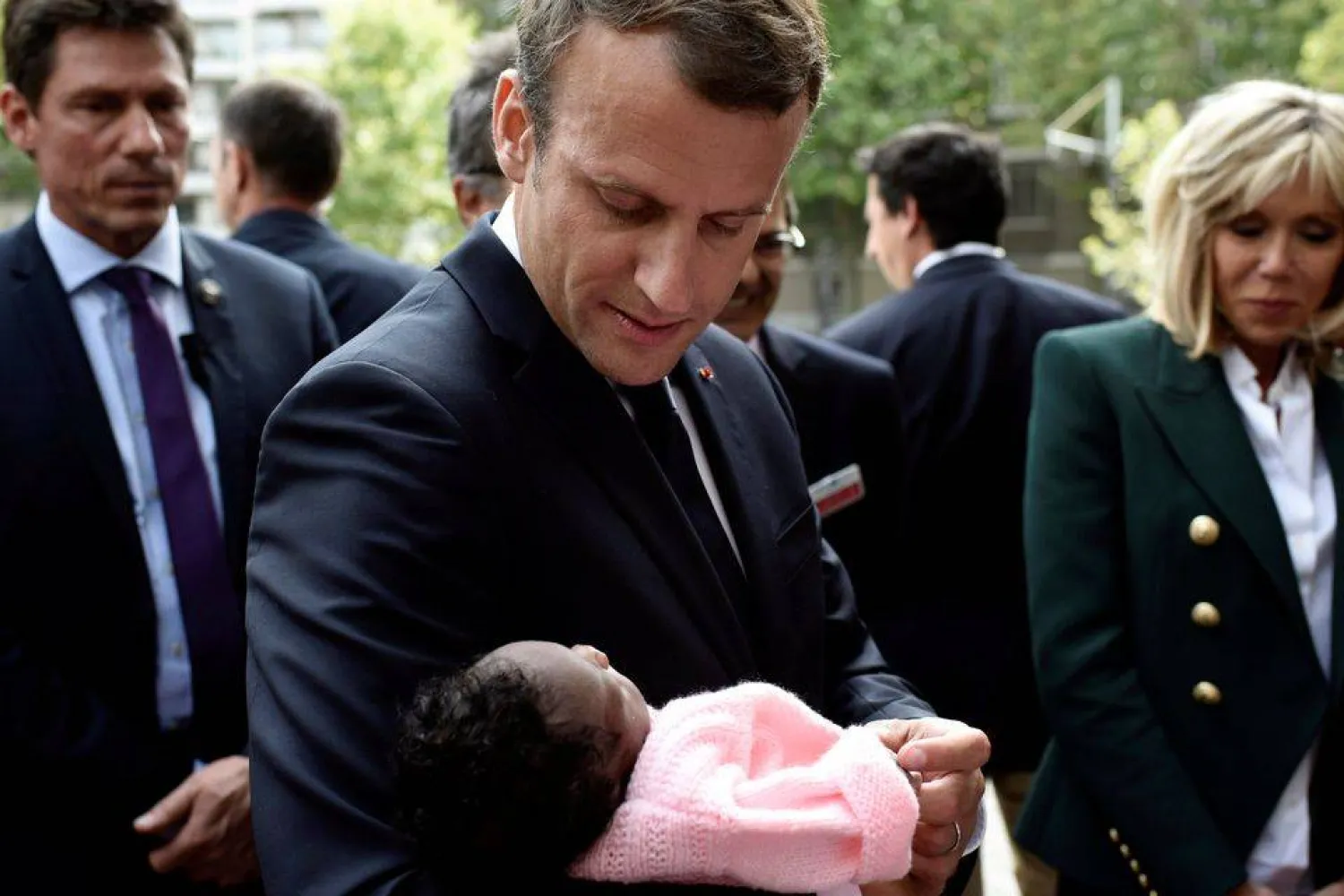 فرنسا: خطة حكومية من 16 بنداً لمواجهة تراجع المواليد