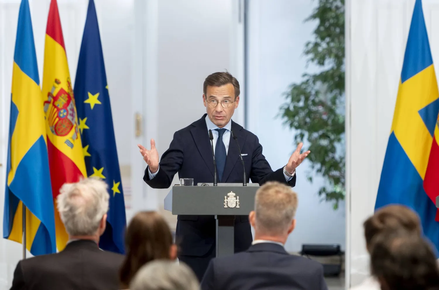 السويد تنفذ طلعات جوية في سماء القطب الشمالي وترسل جنوداً إلى غرينلاند