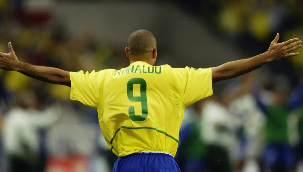 14 شباط... ما بين ولادة "صانع السعادة" الأرجنتيني ونهاية مسيرة "الظاهرة" البرازيلية