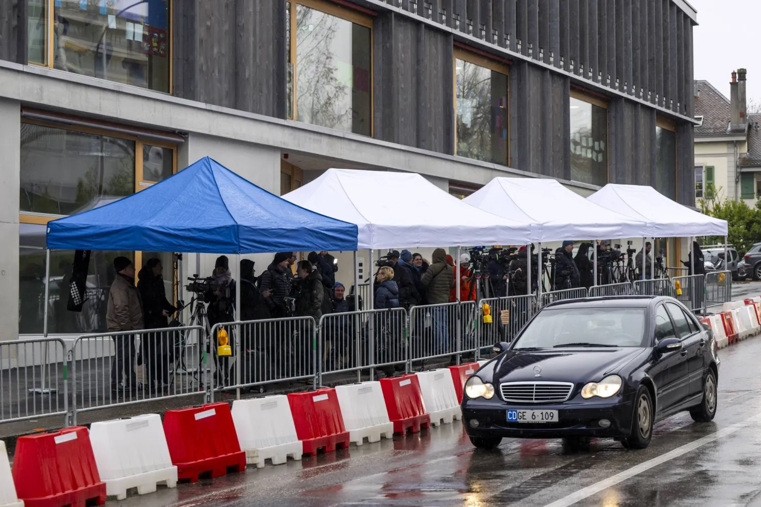 انتهاء جلسة التفاوض الروسية - الأوكرانية بوساطة أميركية في جنيف انتهاء جلسة التفاوض الروسية - الأوكرانية بوساطة أميركية في جنيف