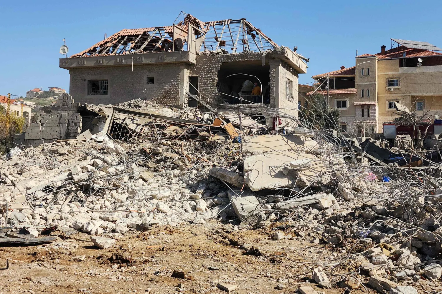 جوزيف عون يدين الغارات الإسرائيلية على صيدا والبقاع جوزيف عون يدين الغارات الإسرائيلية على صيدا والبقاع