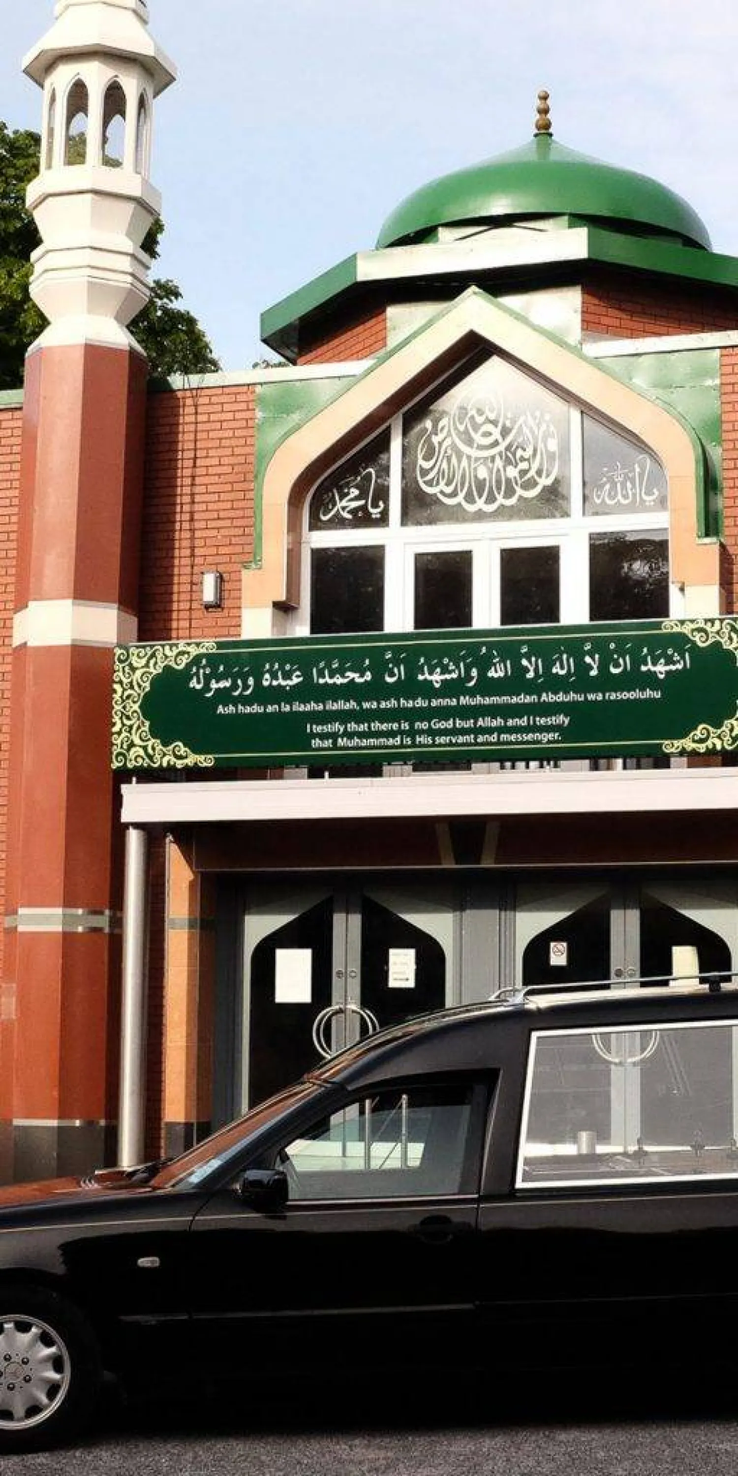 اعتقال مشتبه به دخل مسجدًا في مانشستر بفأس أثناء التراويح اعتقال مشتبه به دخل مسجدًا في مانشستر بفأس أثناء التراويح