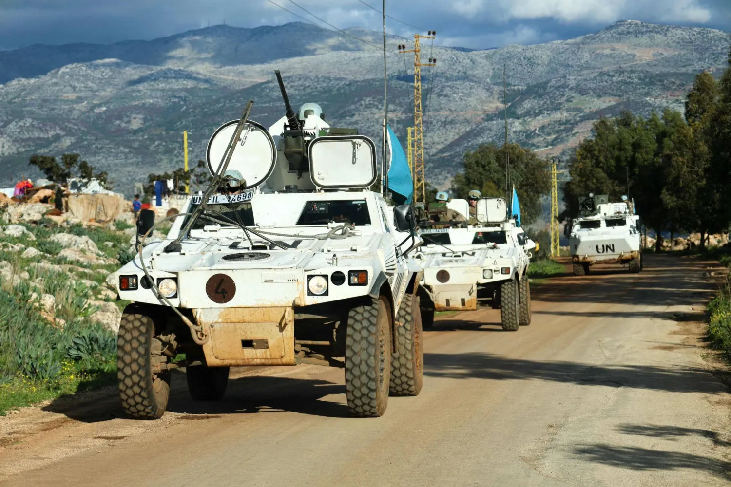 «حزب الله» يلوّح بالتدخل عسكرياً في حال استهداف خامنئي