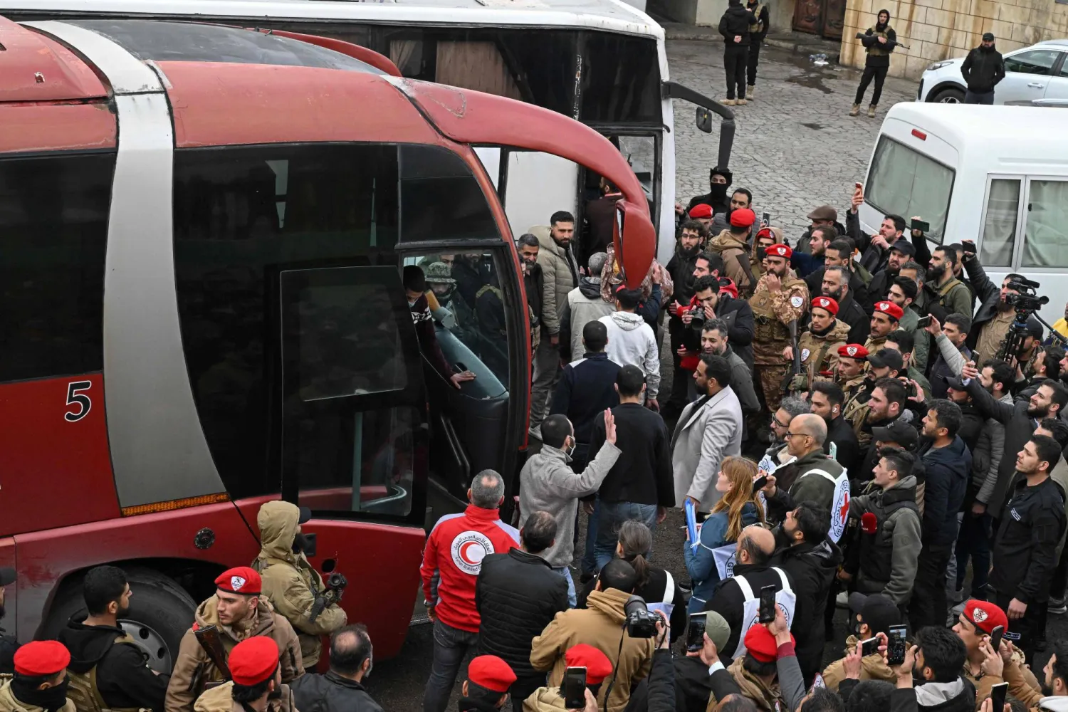 الحكومة السورية تتبادل محتجَزين مع فصائل درزية في محافظة السويداء الحكومة السورية تتبادل محتجَزين مع فصائل درزية في محافظة السويداء