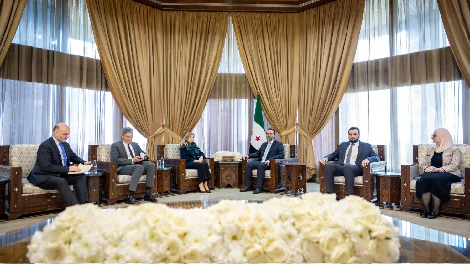 الشيباني يبحث رفع مستوى التمثيل لبعثة الاتحاد الأوروبي في دمشق الشيباني يبحث رفع مستوى التمثيل لبعثة الاتحاد الأوروبي في دمشق