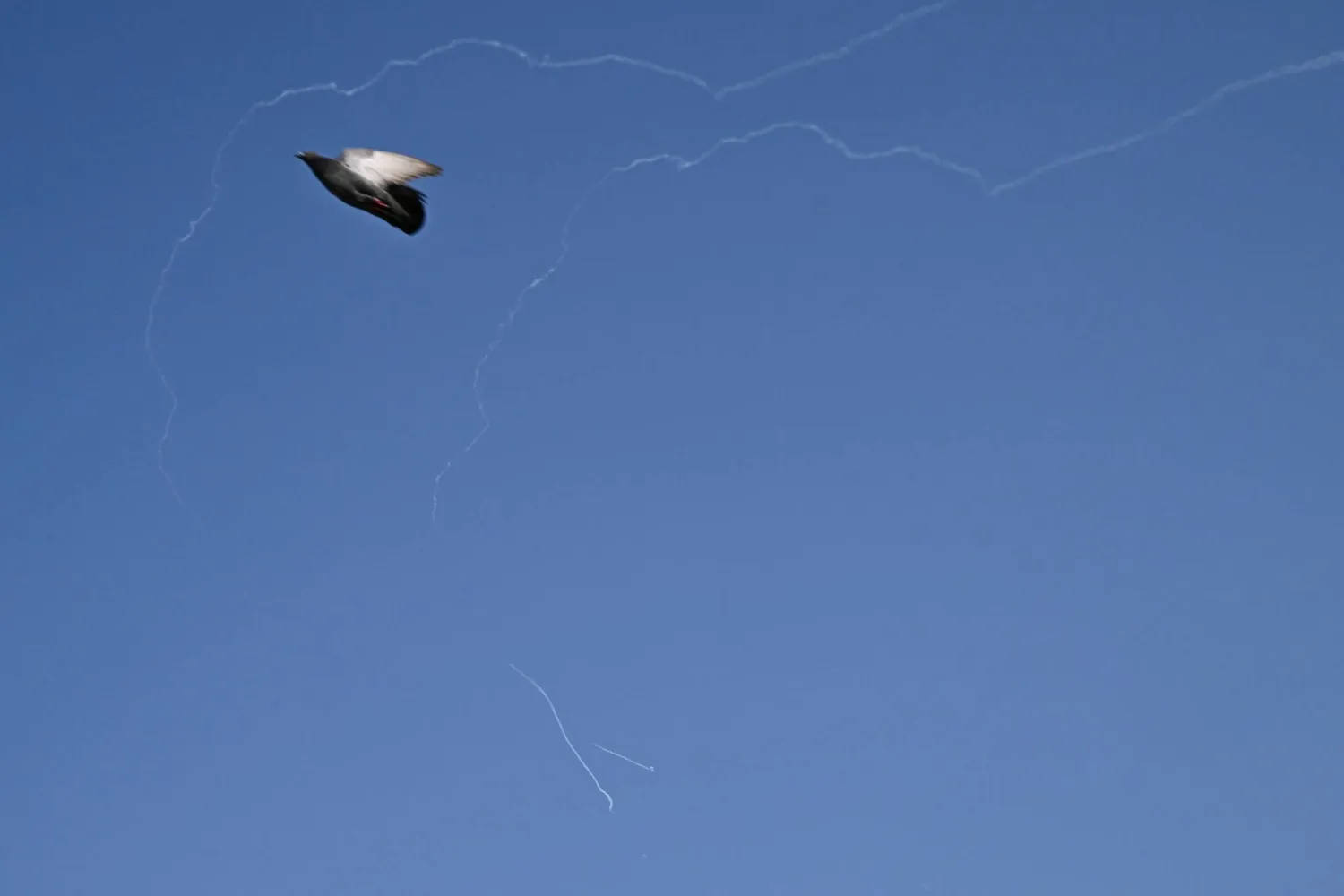 دوي انفجارات جديدة في دبي والدوحة والمنامة