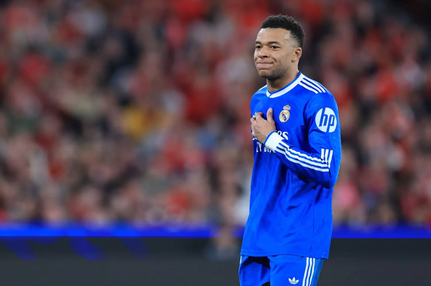 مبابي يصل إلى باريس للعلاج