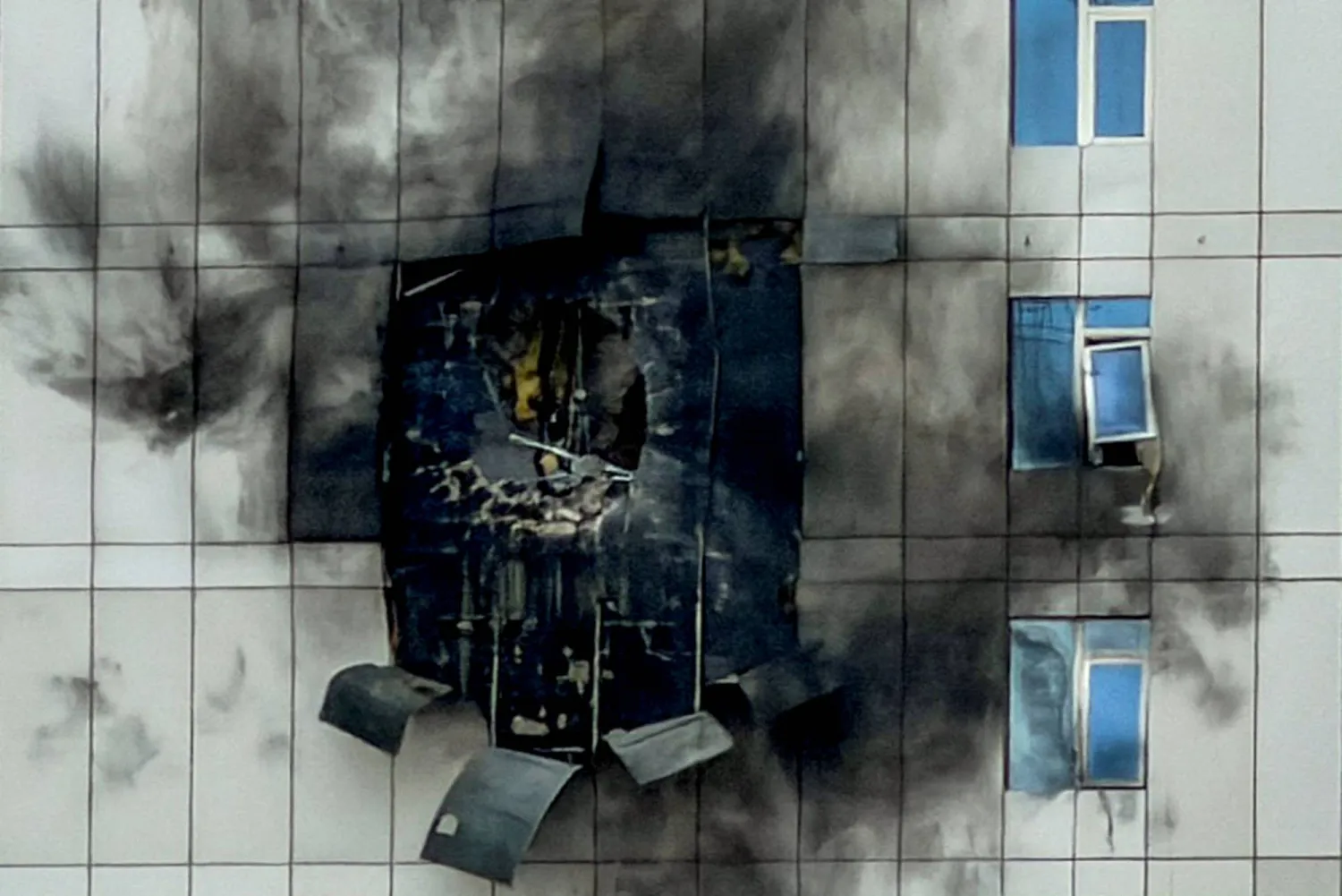 "دفاع البحرين" تعلن تدمير 73 صاروخاً و91 طائرة مسيرة إيرانية "دفاع البحرين" تعلن تدمير 73 صاروخاً و91 طائرة مسيرة إيرانية