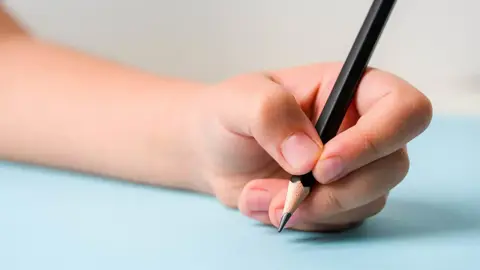 الأعسر أكثر تنافسية.. سرّ التفوق بيد اليسار