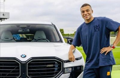 مبابي يحصل على رخصة القيادة ويقود سياراته لأول مرة