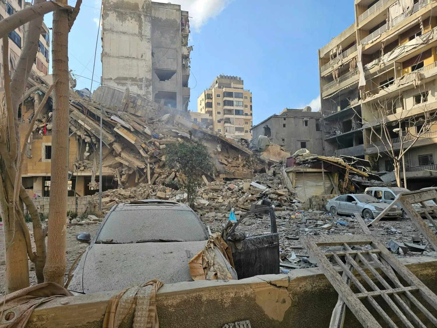 الصحة اللبنانية: نحو 300 قتيل حصيلة الغارات الإسرائيلية