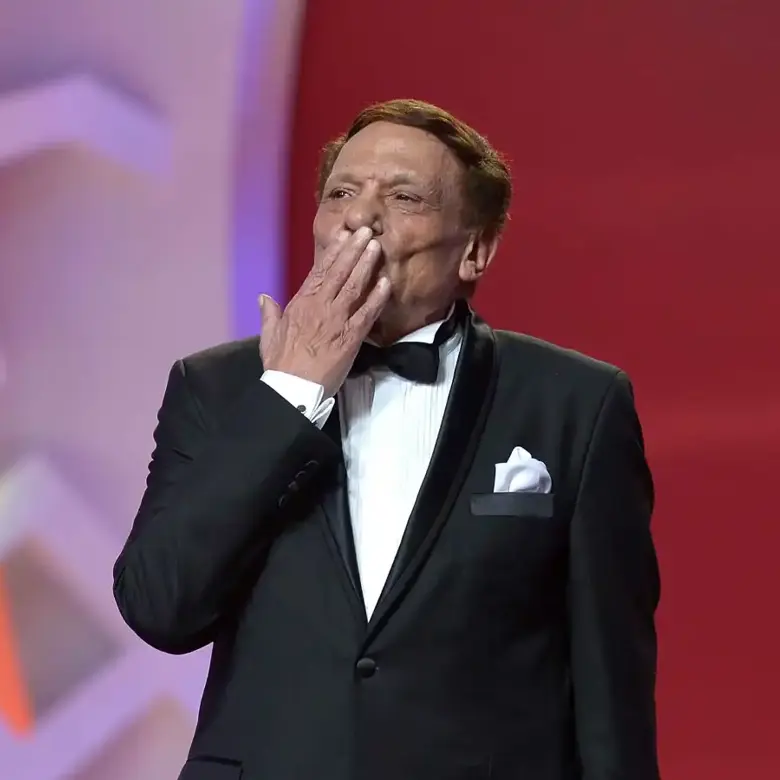 توثيق رحلة الزعيم.. مذكرات مصورة تكشف أسرار مسيرة عادل إمام