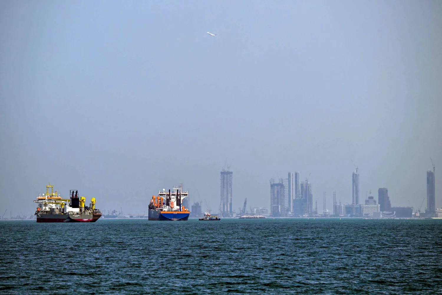 إيران تتهم أميركا وإسرائيل بضرب مركب إسعاف بحري في مضيق هرمز