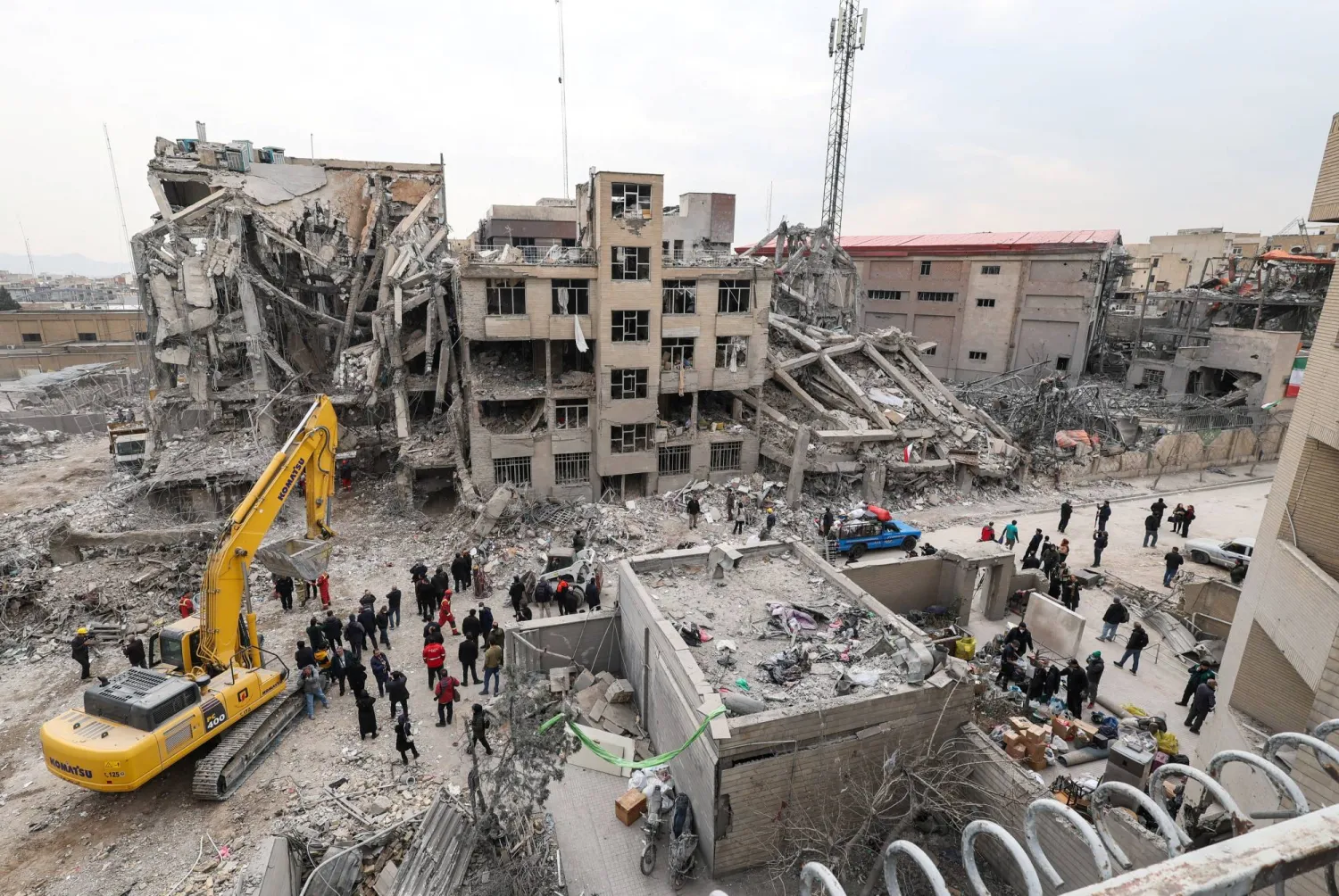 الجيش الإسرائيلي يعلن قصف نقاط تفتيش لقوات الباسيج في طهران