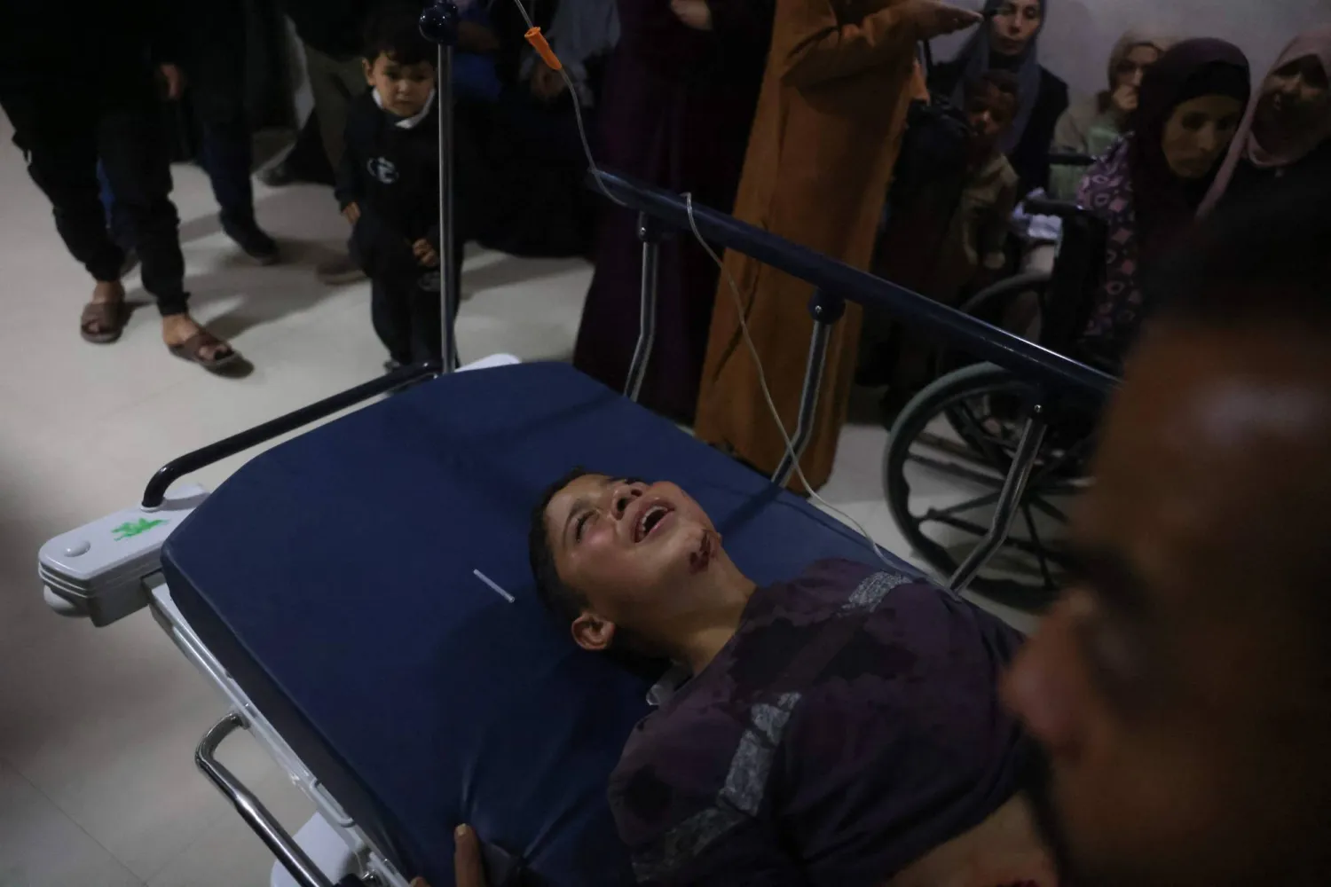 استشهاد  فلسطيني وإصابة آخرين في قصف إسرائيلي على جنوب غزة