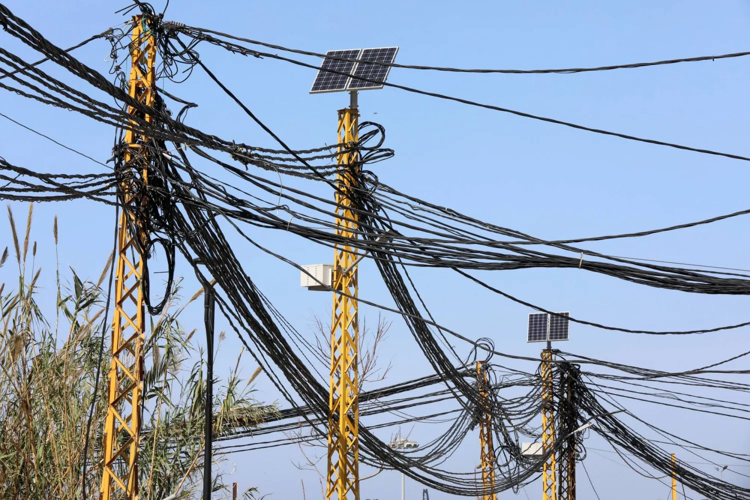 هجوم إسرائيلي على جنوب لبنان يُخرج محطة كهرباء رئيسية عن الخدمة