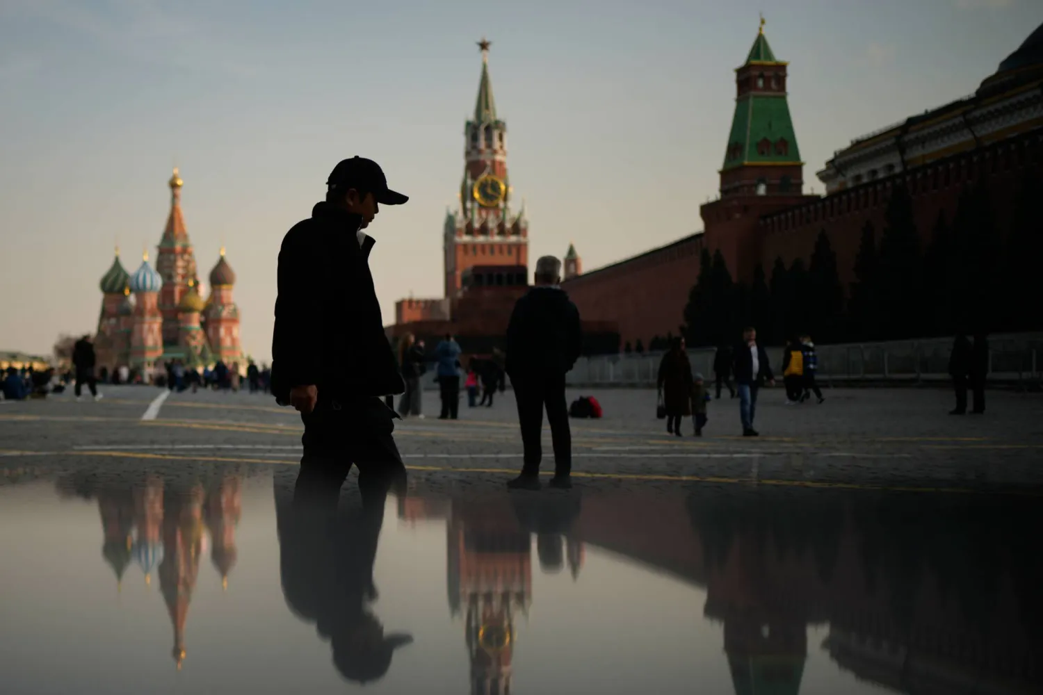 أوكرانيا أطلقت 300 مسيّرة باتجاه روسيا خلال الليل