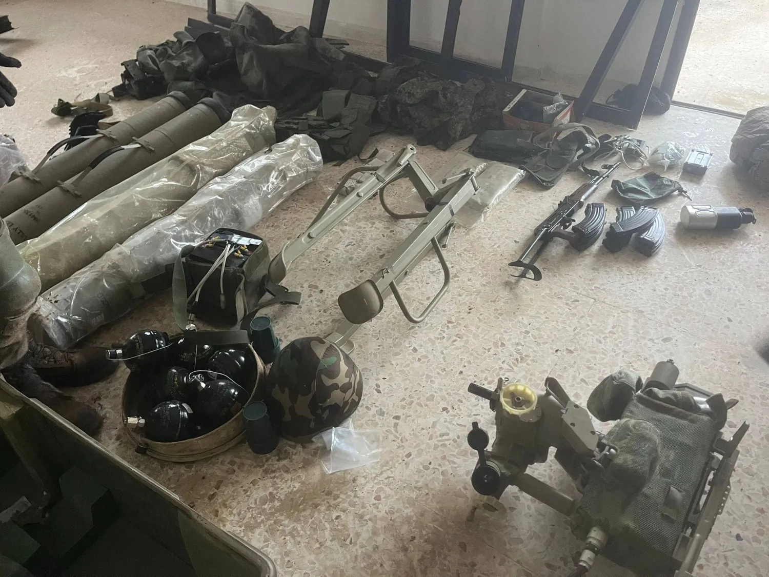 الجيش الإسرائيلي يعتقل مسلحين من «قوة الرضوان» في جنوب لبنان