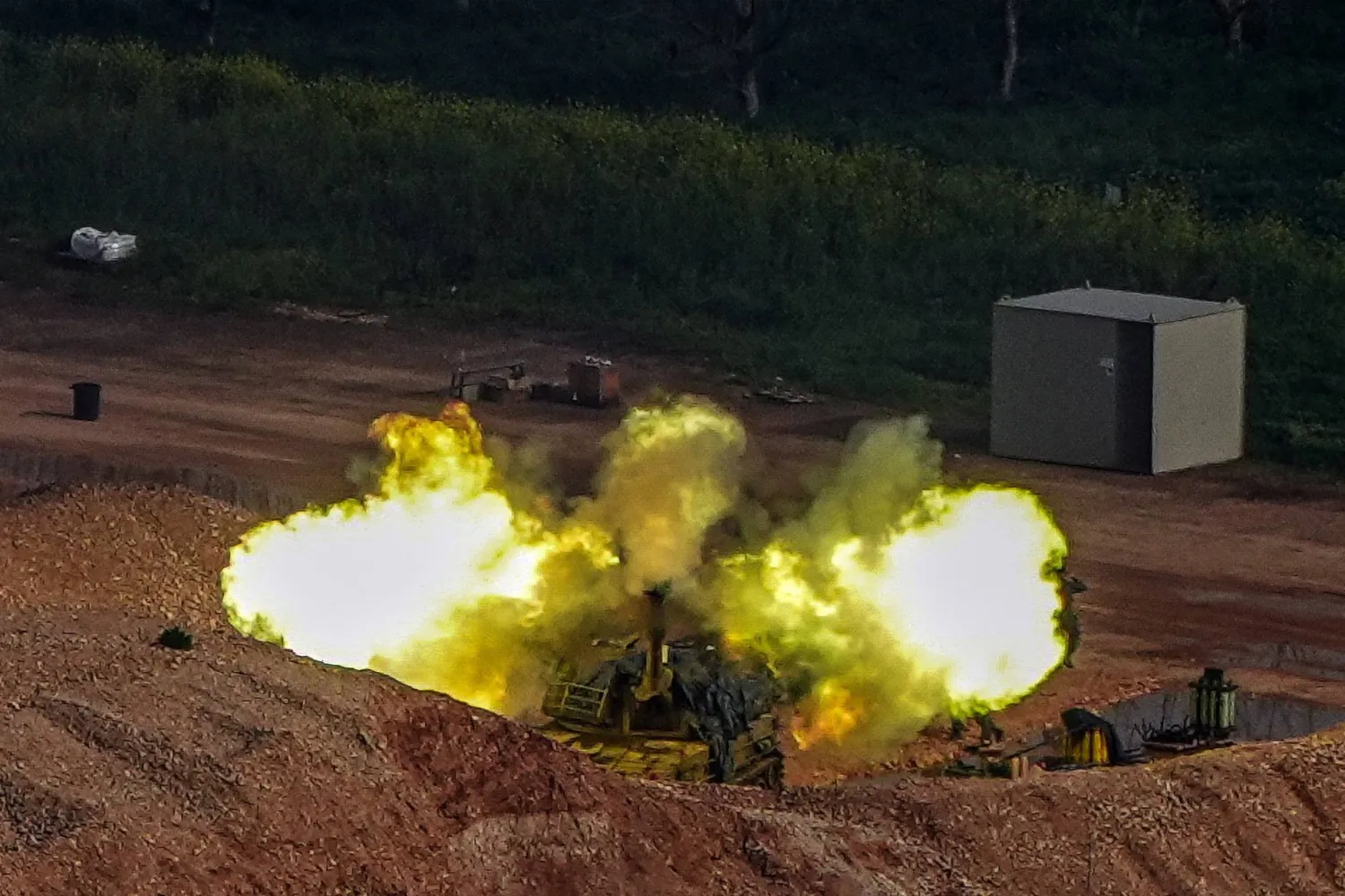 لبنان: إسرائيل تواصل استهداف المُسعفين لبنان: إسرائيل تواصل استهداف المُسعفين