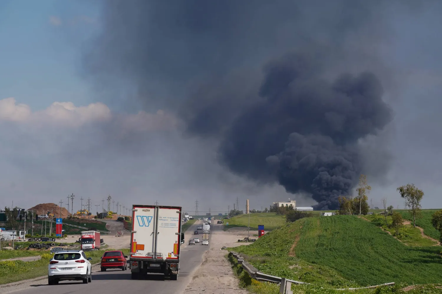 تعليق الحركة في منفذ "الشلامجة" بين العراق وإيران