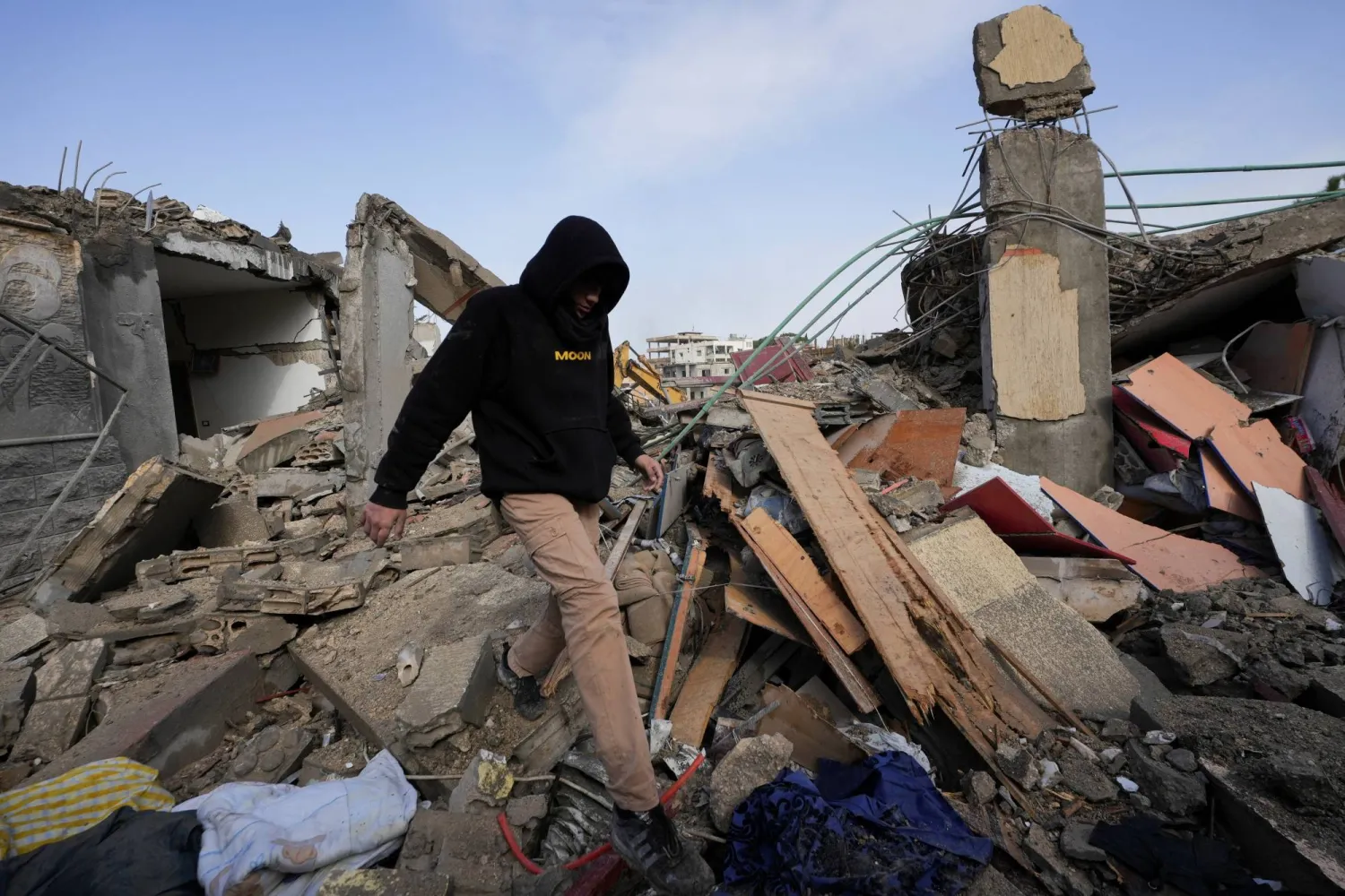 عون يدعو لمفاوضات مع إسرائيل لعدم جعل «جنوب لبنان مثل غزة»