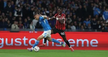 صدام ناري بين نابولي وميلان يشعل سباق القمة