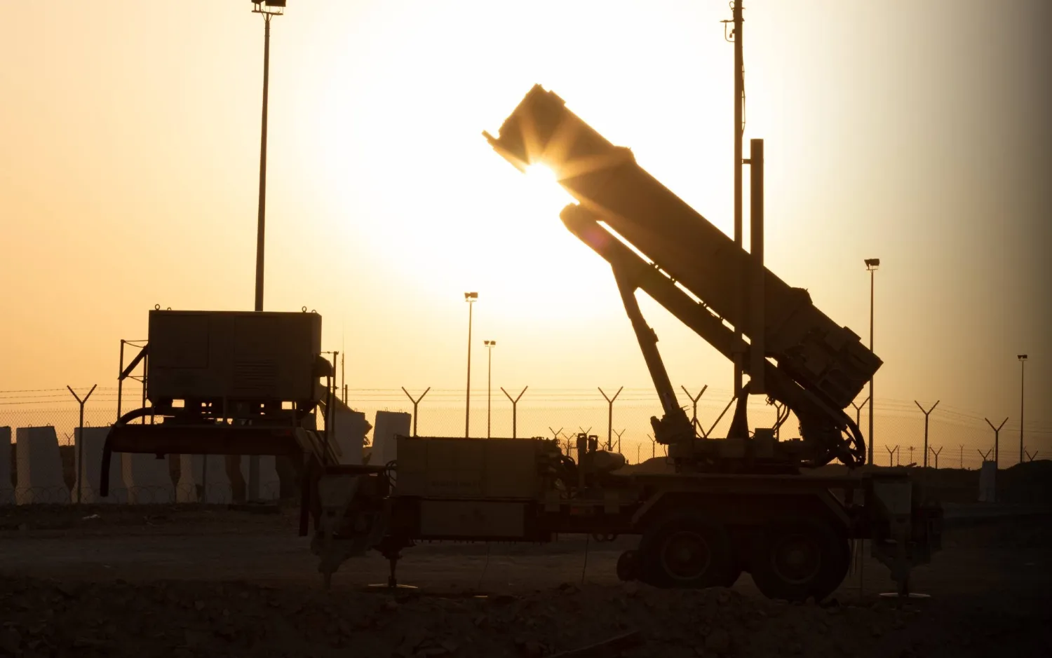 دول الخليج تتصدى لهجمات صاروخية وطائرات مسيرة إيرانية