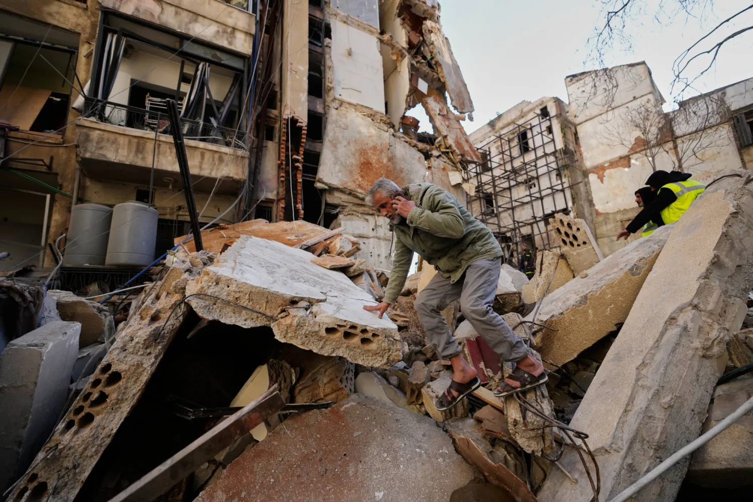 ارتفاع ضحايا غارات إسرائيل على لبنان إلى 203 قتلى وأكثر من ألف جريح ارتفاع ضحايا غارات إسرائيل على لبنان إلى 203 قتلى وأكثر من ألف جريح