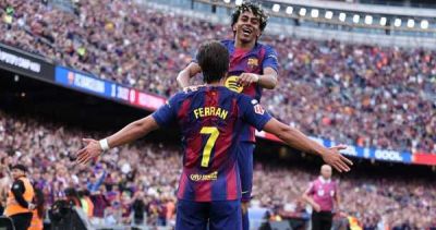 برشلونة يحسم دربي إسبانيول ويقترب من لقب الدوري الإسباني