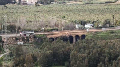 إسرائيل تدمر آخر جسر يربط جنوب لبنان ببقية البلاد