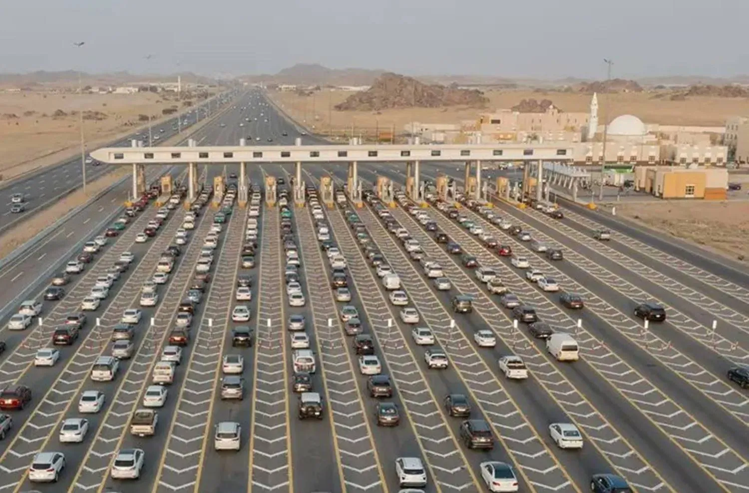 السعودية: غرامة 100 ألف ريال لمن يطلب تأشيرة زيارة لشخص يحاول الحج