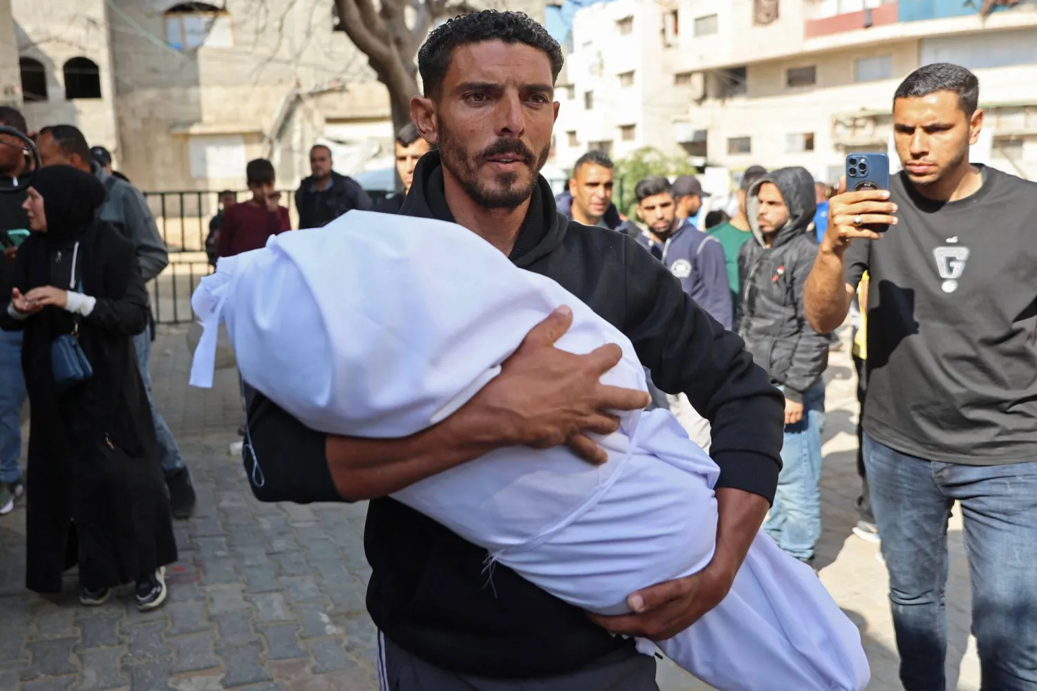 مقتل 4 فلسطينيين على الأقل في غارات إسرائيلية على غزة