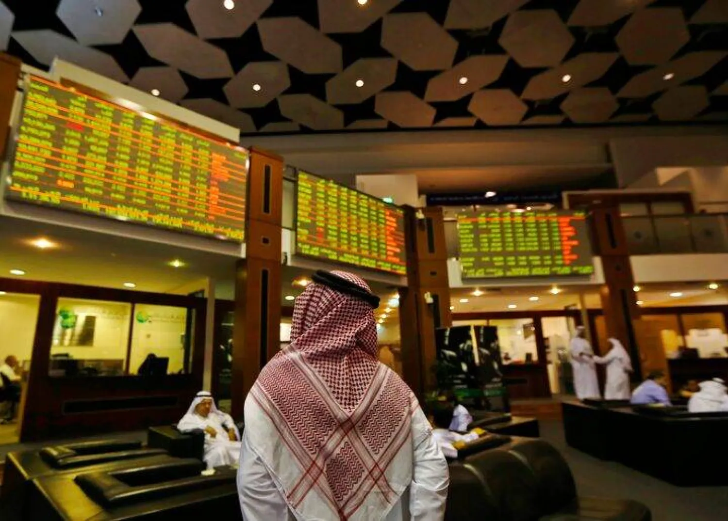 أسهم الخليج تتراجع بعد استهداف منشآت نفطية في الإمارات