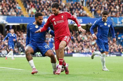 قمة ليفربول وتشيلسي تتصدر مواجهات اليوم في الملاعب الأوروبية