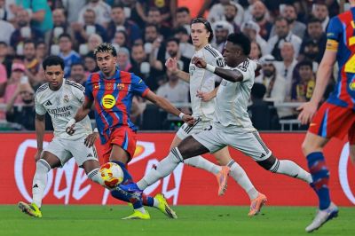 كلاسيكو برشلونة وريال مدريد يشعل مواجهات الأحد
