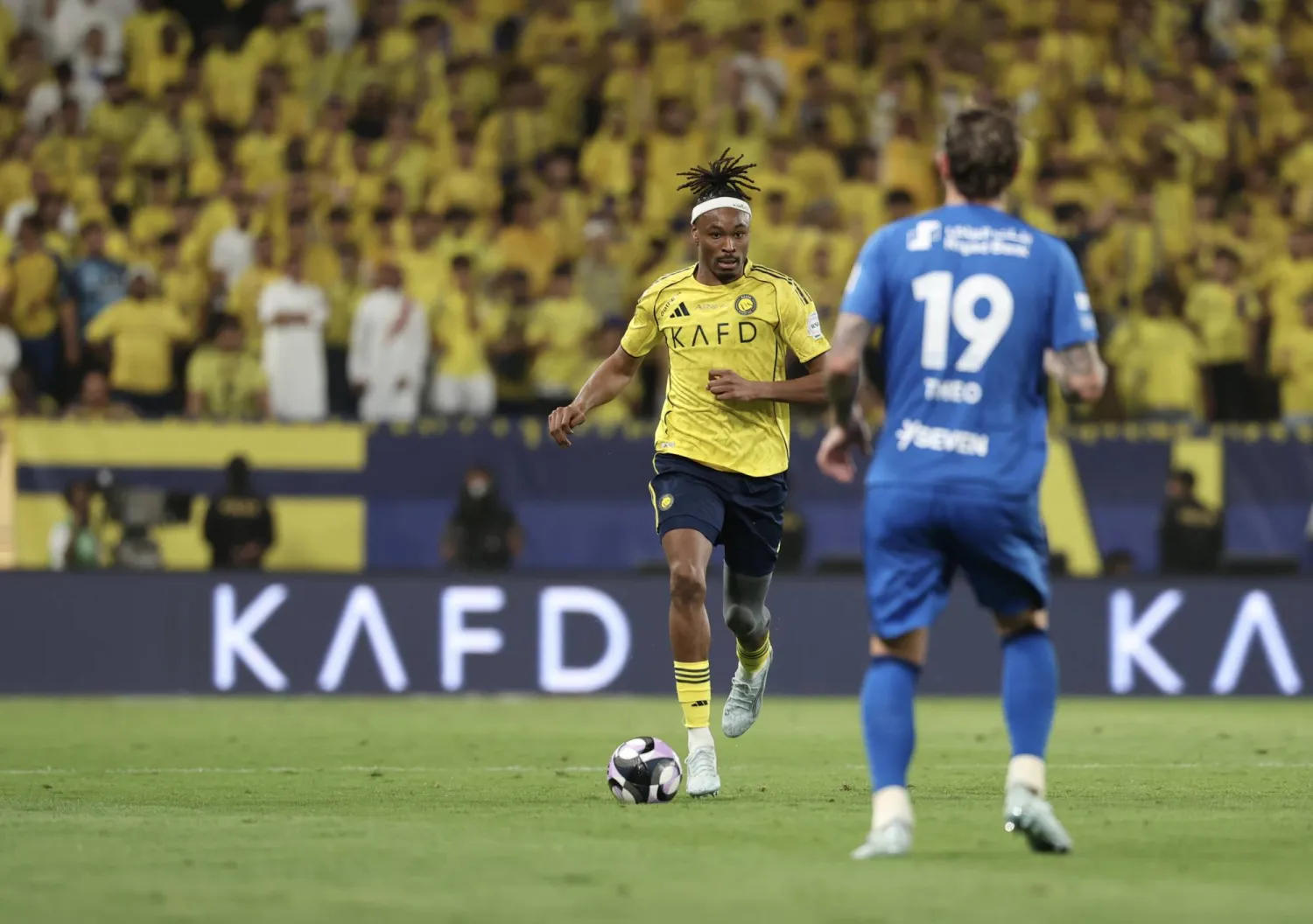 خطأ قاتل من بينتو يؤجل تتويج النصر بلقب الدوري السعودي بعد تعادل مثير مع الهلال