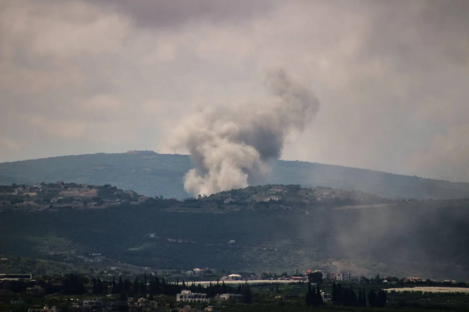 مقتل 3 أشخاص في غارات إسرائيلية على جنوب لبنان مقتل 3 أشخاص في غارات إسرائيلية على جنوب لبنان