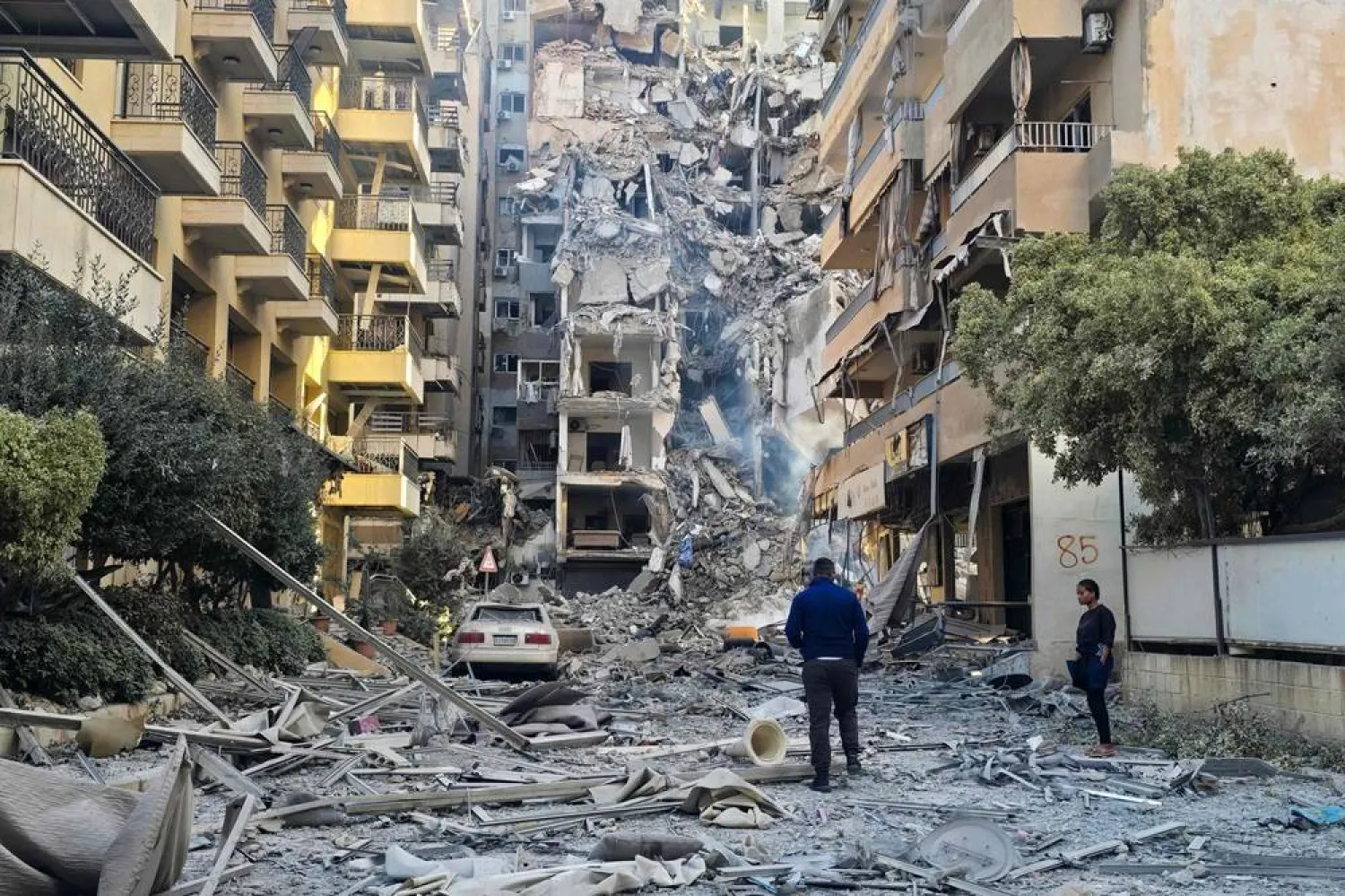 أعلن الجيش الإسرائيلي أنه نفذ غارة جوية «دقيقة» في منطقة بيروت، اليوم (الخميس)، وذلك بعد غارات سابقة على جنوب لبنان أسفرت عن مقتل 12 شخصاً على الأقل.  وأفاد مصدر عسكري لبناني «وكالة الصحافة الفرنسية» بأن الغارة الإسرائيلية استهدفت شقة في منطقة الشويفات جن
