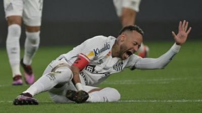 منتخب البرازيل يعلن غياب نيمار بسبب الإصابة