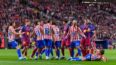 حرب التغريدات تشتعل.. أتلتيكو يهاجم برشلونة بسبب ألفاريز