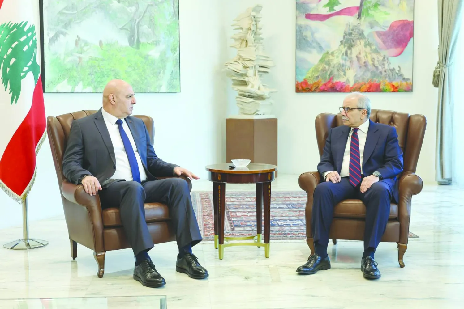 عون وسلام متمسكان بخيار التفاوض لأنه «الأقل كلفة على لبنان» عون وسلام متمسكان بخيار التفاوض لأنه «الأقل كلفة على لبنان»