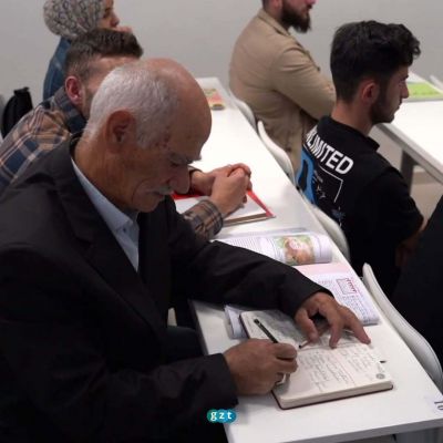 تركي في الـ 75 يتحدى العمر ويتخرج من جامعة بايبورت تركي في الـ 75 يتحدى العمر ويتخرج من جامعة بايبورت