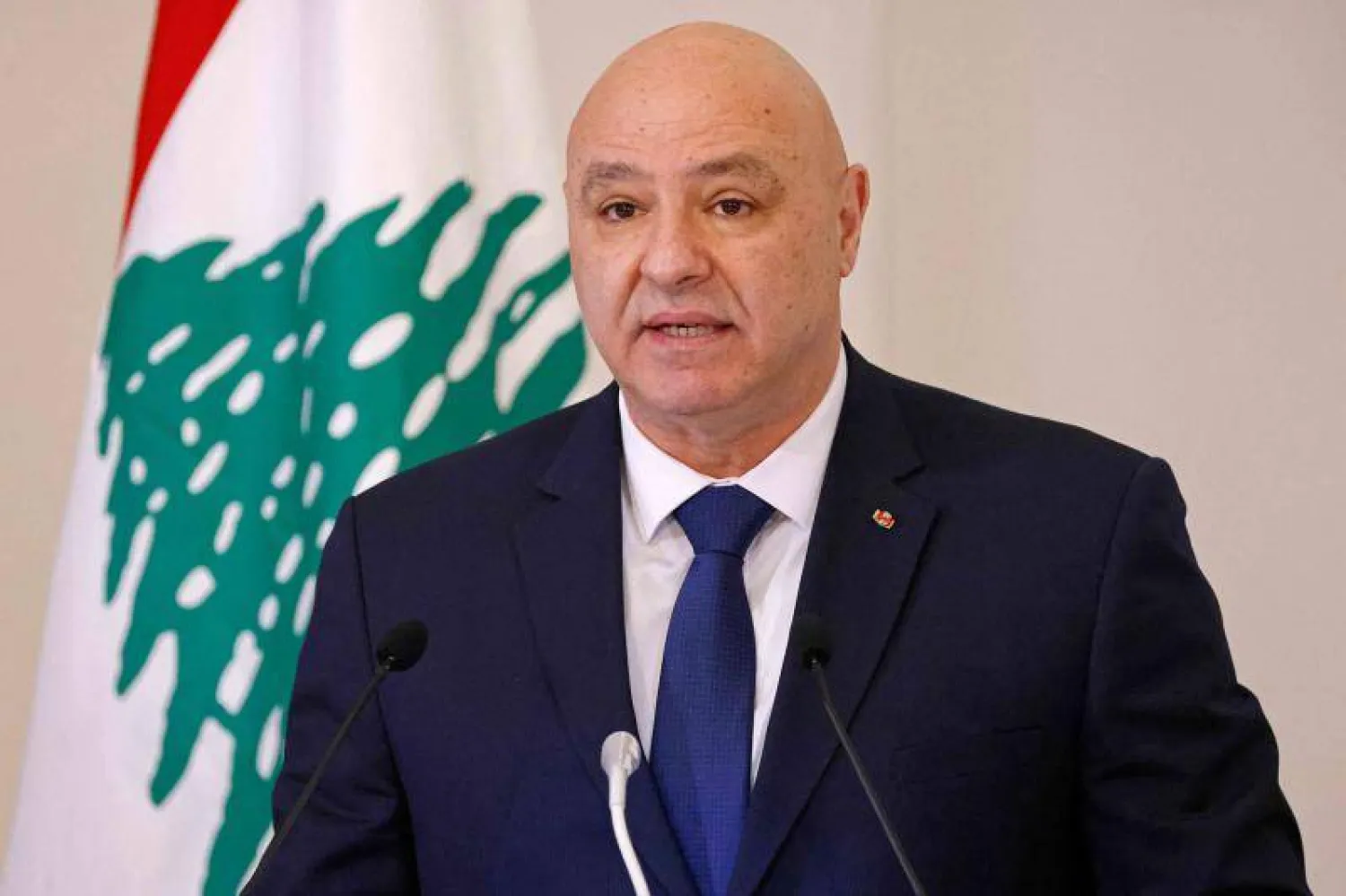عون يبحث هاتفياً مع فانس تثبيت وقف النار في لبنان عون يبحث هاتفياً مع فانس تثبيت وقف النار في لبنان