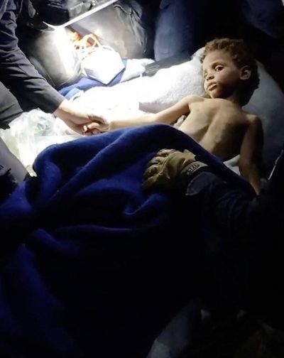 بعد 6 أيام تحت أنقاض زلزال فنزويلا... فريق أردني ينقذ طفل عمره 3 سنوات
