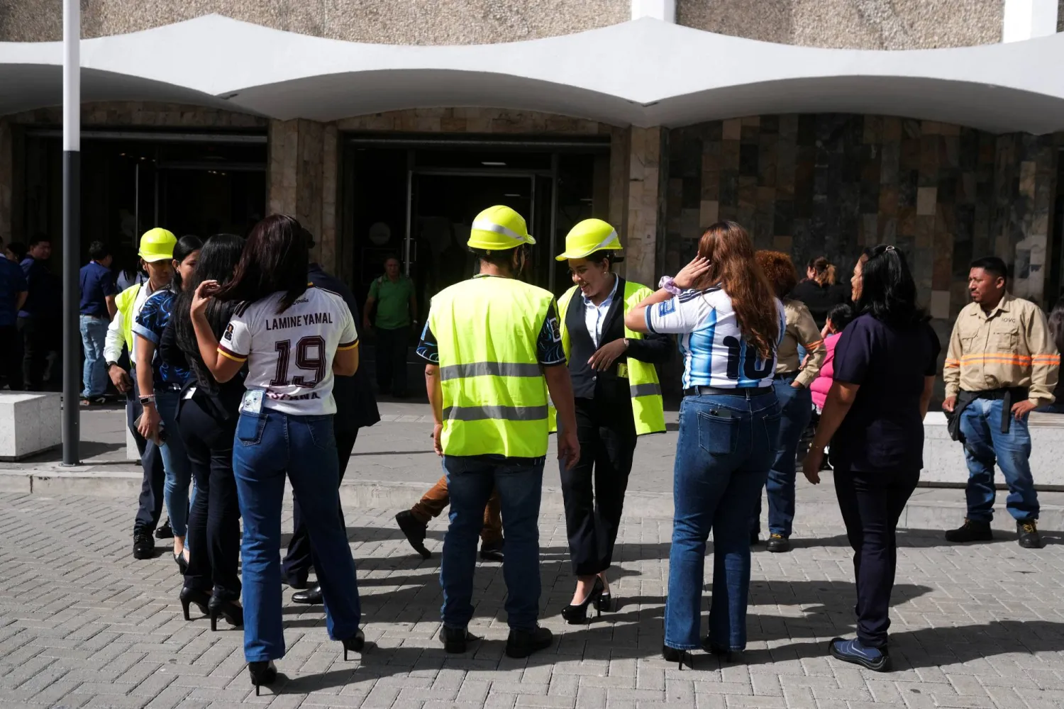 زلزال بقوة 7.4 درجة يقع قبالة المكسيك وتحذير من تسونامي