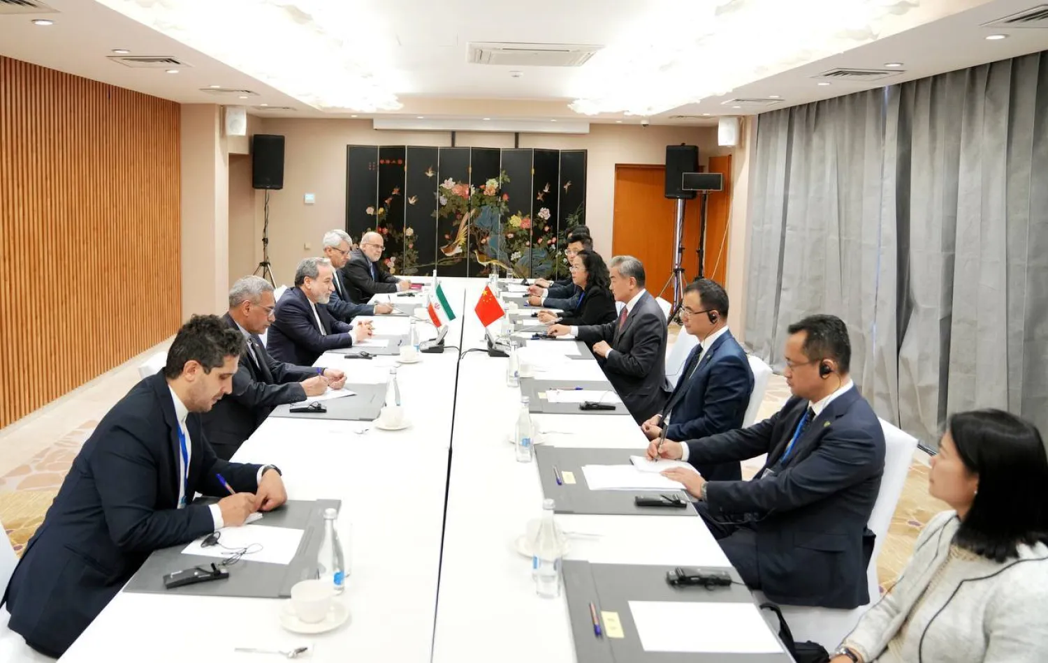 الصين وباكستان وعُمان تتحرك لإحياء مسار التفاوض مع إيران