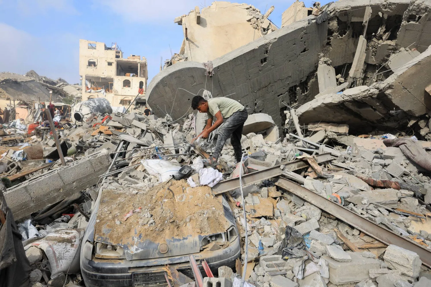 استشهاد 3 بينهم طفلان وإصابة آخرين في قصف إسرائيلي على غزة استشهاد 3 بينهم طفلان وإصابة آخرين في قصف إسرائيلي على غزة