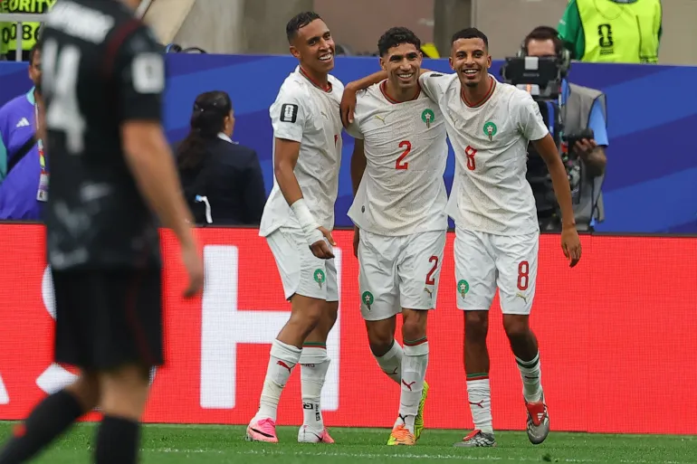 "برشلونة" يدرس التعاقد مع لاعب الوسط المغربي عز الدين أوناحي