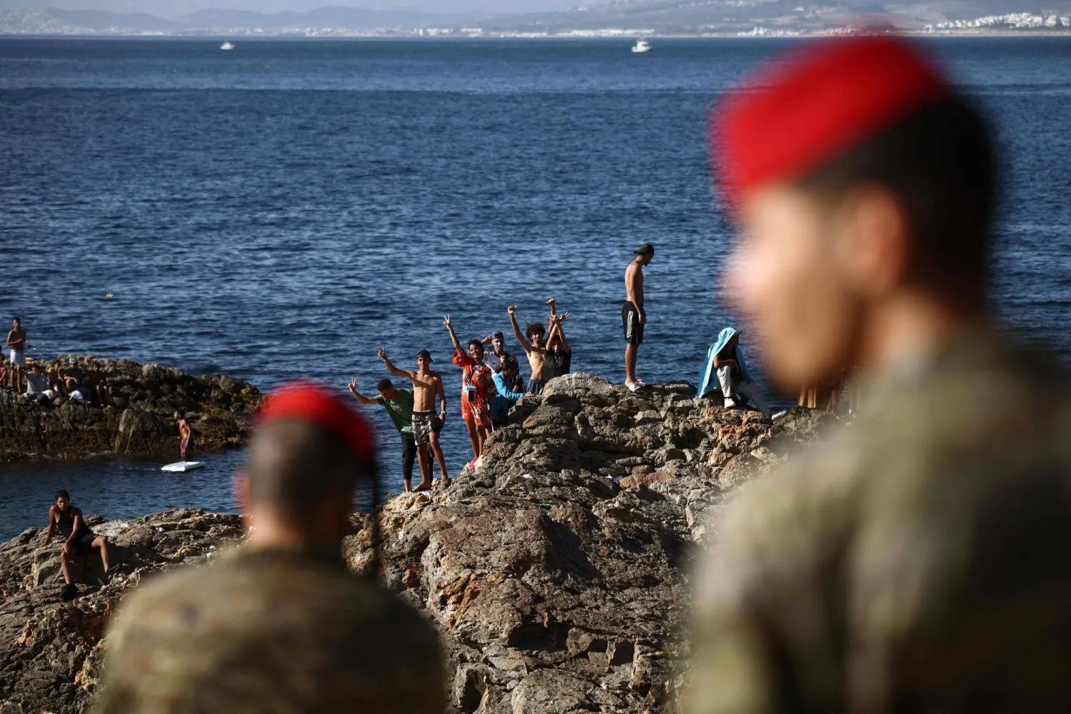 المغرب: معلومات مضللة وعصابات الاتجار بالبشر وراء أحداث سبتة ومليلية المغرب: معلومات مضللة وعصابات الاتجار بالبشر وراء أحداث سبتة ومليلية