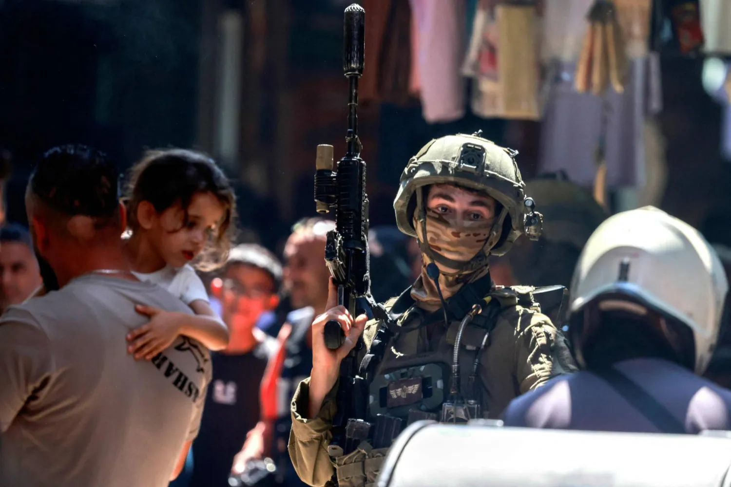 إصابة 6 فلسطينيين في هجوم للمستوطنين شمال شرقي رام الله إصابة 6 فلسطينيين في هجوم للمستوطنين شمال شرقي رام الله